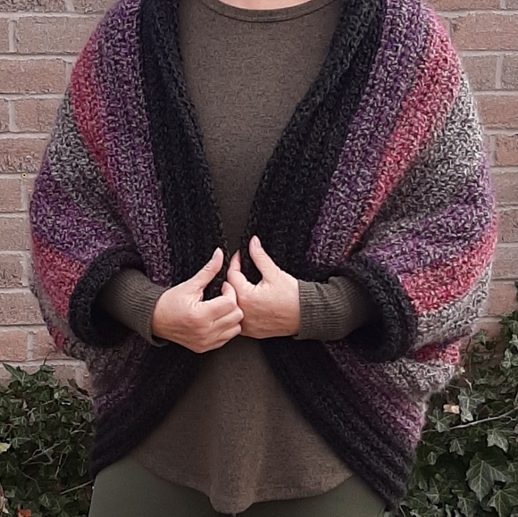 Handmade crocheted shawl - Picture 1 of 4